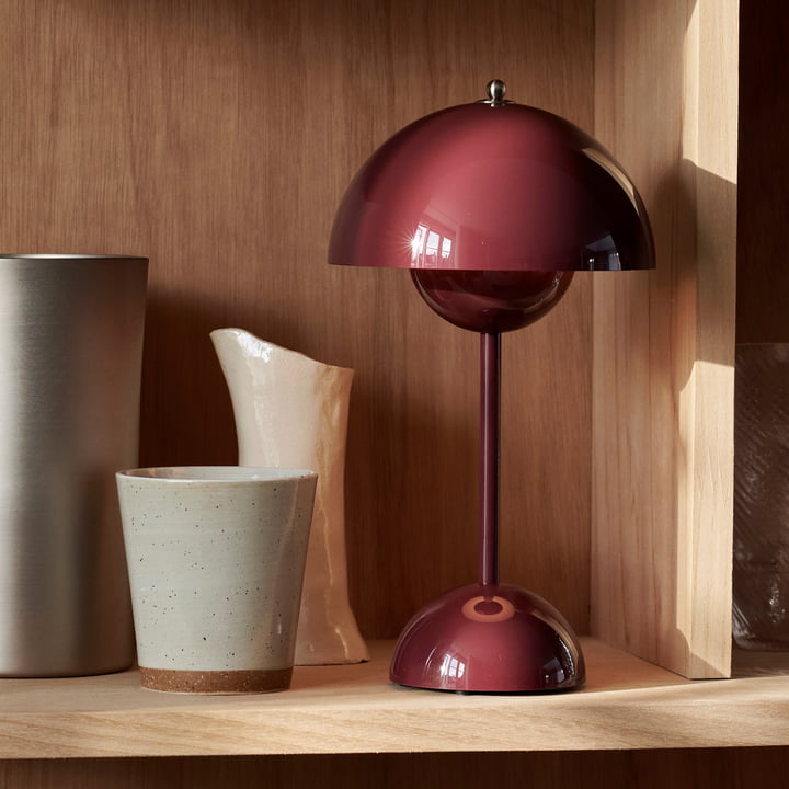 Dekorative Schreibtischlampe, dimmbare LED für moderne Bürobeleuchtung.