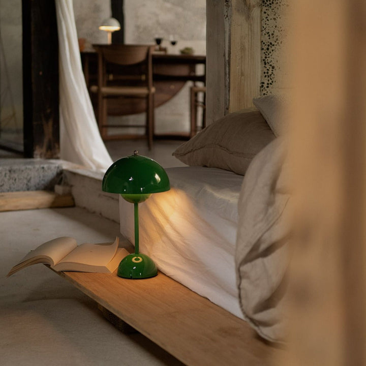 Atmosphäre schaffende dimmbare LED Lampe, kabellos für stimmungsvolles Licht.