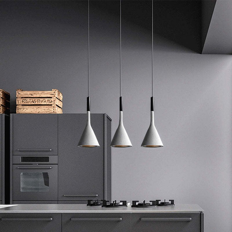 Elegante LED-Hängelampe (Dreieck) für Schlaf- und Wohnzimmer, modernes Flair garantiert.