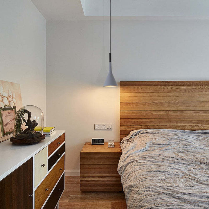 LED-Pendellampe Dreieck, ein modernes Design-Highlight für jeden Innenbereich.