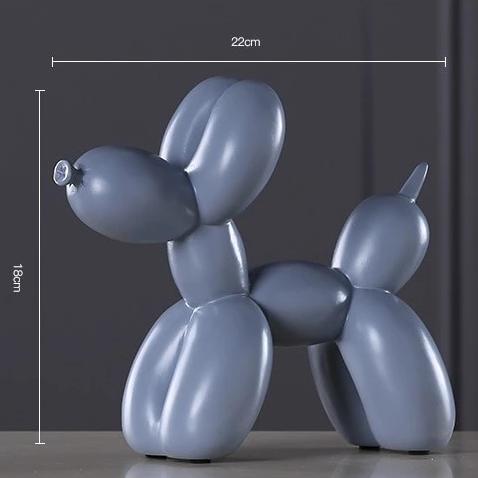 Detailansicht: Farbenfrohe Ballonhund Harz Skulptur als modernes Kunstobjekt für stilvolles Ambiente.