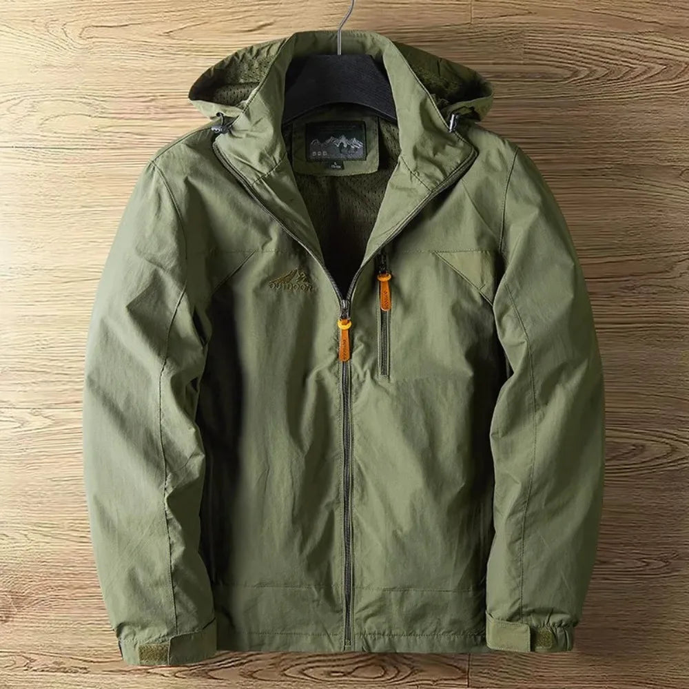 Robuste Herren Regenjacke, winddicht & atmungsaktiv, ideal für Outdoor-Aktivitäten.