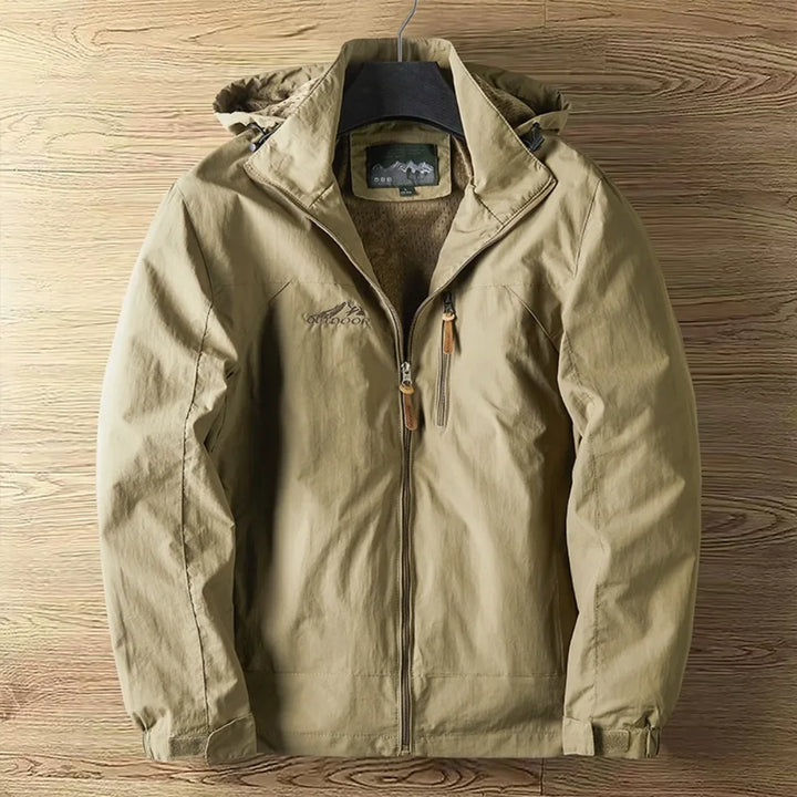 Stylische Herren Freizeitjacke, atmungsaktiv & wetterfest, perfekt für Sport & Alltag.