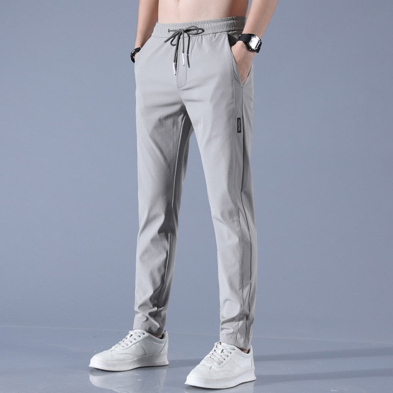 Funktionale Herren-Outdoorhose mit Stretch, ideal für Sport, Reisen und maximale Bewegungsfreiheit.