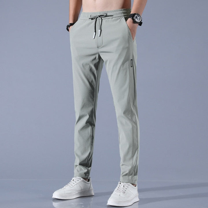 Robuste Herren-Freizeithose mit Stretch, atmungsaktiv und schnelltrocknend für optimalen Komfort.