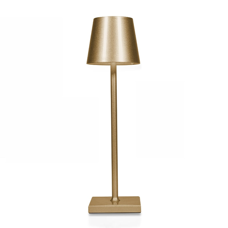 Detailansicht der modernen LED Touch-Tischlampe, kabellos & dimmbar, aus gebürstetem Aluminium.