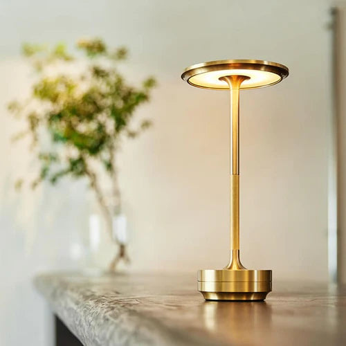 Minimalistische Touch Tischlampe, kabellose LED Beleuchtung mit USB-Ladefunktion, dimmbar für gemütliches Ambiente.