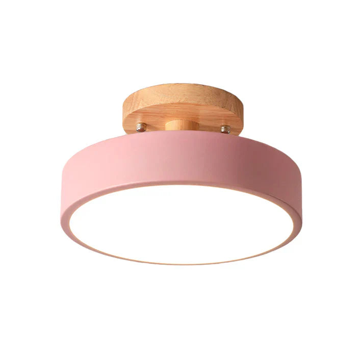Elegante LED-Deckenleuchte im Skandi-Design. Moderne Holz-Metall-Lampe schafft angenehme Atmosphäre in jedem Zimmer.