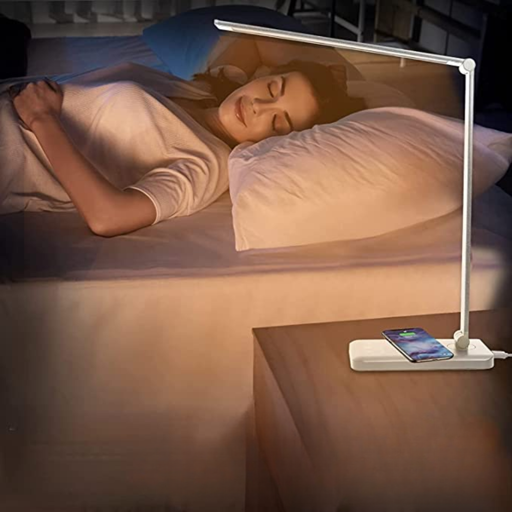 Moderne LED-Schreibtischlampe mit USB-Ladeanschluss, perfekt für Büro und Homeoffice-Beleuchtung.
