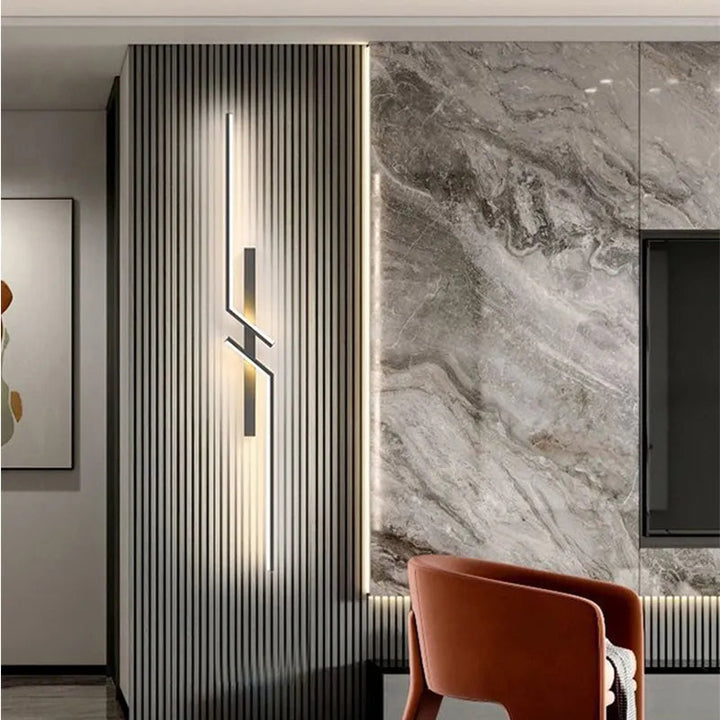 Elegante, moderne LED Wandleuchte für den Innenbereich. Schafft stimmungsvolle Beleuchtung im Schlafzimmer.