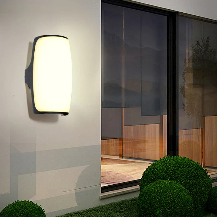 Moderne schwarze LED Außenwandleuchte, wasserdicht (IP65), stilvolle Außenbeleuchtung für Garten & Terrasse.