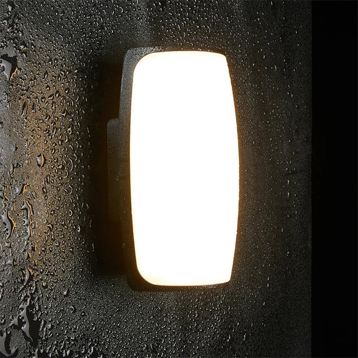 Elegante LED Fassadenlampe in Schwarz, energieeffiziente Wandleuchte für den Außenbereich, modernes Design.