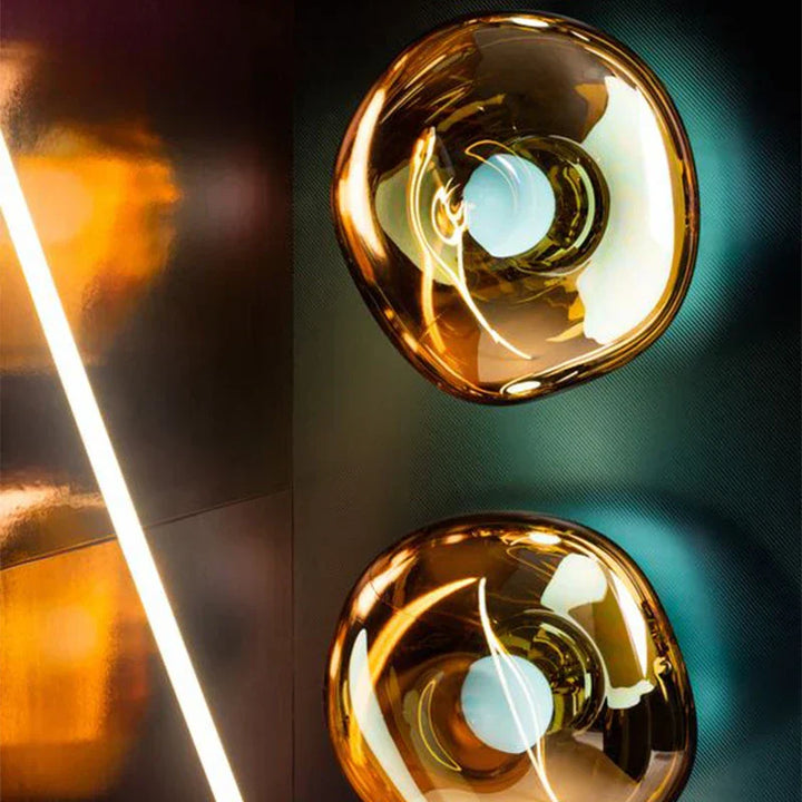 Zeitlose moderne Wandleuchte im skandinavischen Design, ideal für stilvolle Innenbeleuchtung.