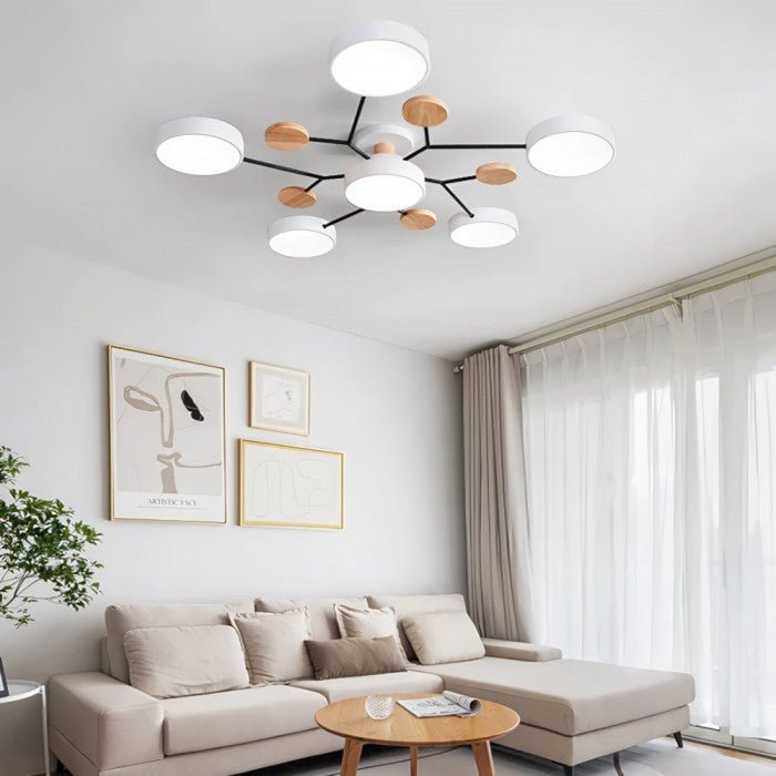 Verzweigte Designleuchte: Skandinavische LED-Deckenleuchte für ein stilvolles Wohnzimmer.