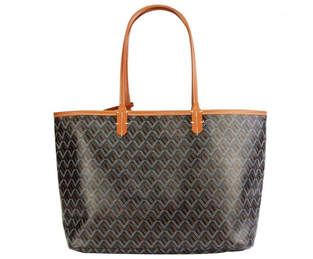 Detailansicht der Mila Damen Schultertasche: moderne Form, robuste Henkel & dezentes Logo; stilvoll.