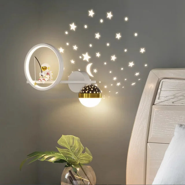 Stilvolle Stern-Wandleuchte als Kinderzimmerdeko, modernes Kinderlicht mit dimmbarer LED-Beleuchtung.