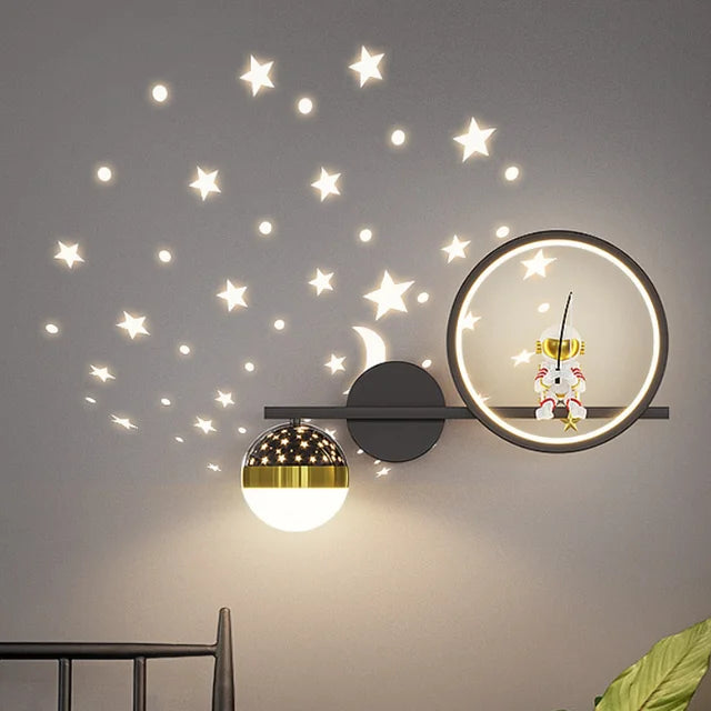 TinyGlow LED-Kinderlicht, moderne Wandleuchte für Kinderzimmer, dimmbar, drei Farben, ideal als Nachtlicht.