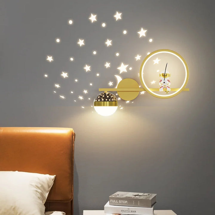 Wohnaccessoire TinyGlow: Moderne LED-Wandlampe für Kinderzimmer, stilvolle Schlafzimmerdeko, dimmbar.