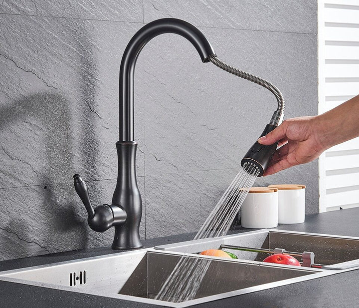 Stilvolle Chrom Küchenarmatur Anton mit modernem Design und versenkbarer Funktion für jede moderne Küche.