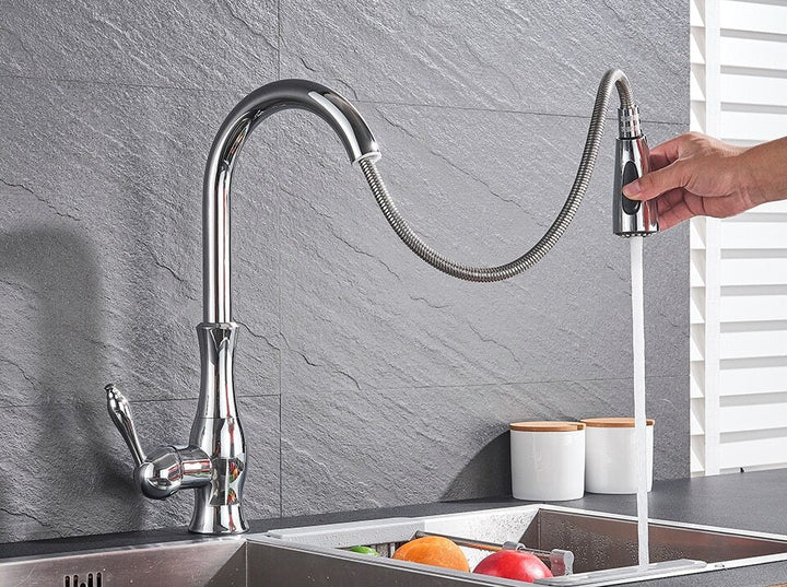 Versenkbare Anton Küchenarmatur in Schwarz, ideal für Spülbecken und platzsparendes Küchendesign.