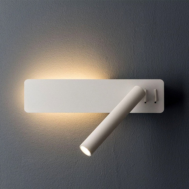 Moderne Wand-LED-Leseleuchte mit schwenkbarem Dreharm für blendfreies Warmlicht im Schlafzimmer.