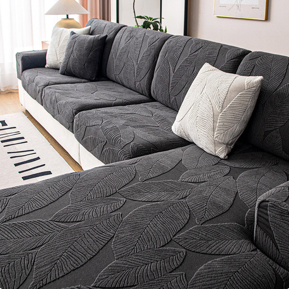 Jacquard Stoff Nahaufnahme: Blättermuster, wasserabweisend & kratzfest. Modernes Wohndekor für Ihr Sofa.