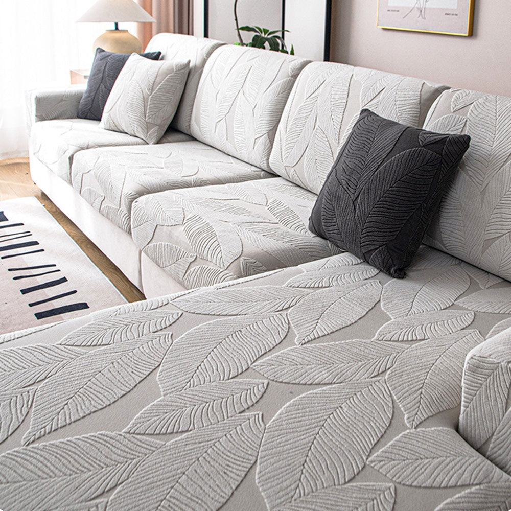 Strapazierfähiger Jacquard Couchbezug mit Blättermuster. Wasserabweisend, kratzfest & dehnbar. Langlebiger Schutz.