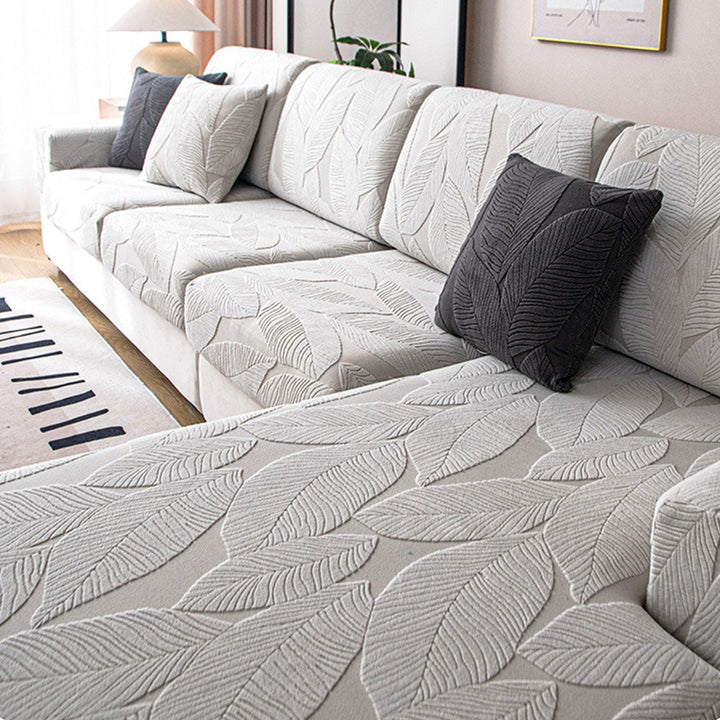 Strapazierfähiger Jacquard Couchbezug mit Blättermuster. Wasserabweisend, kratzfest & dehnbar. Langlebiger Schutz.