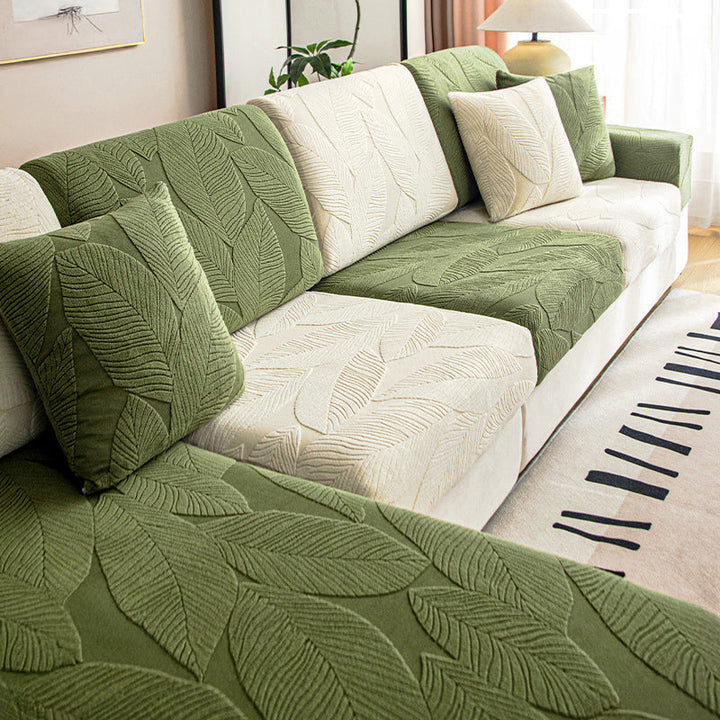 Einfach zu reinigender, wasserabweisender Jacquard Couchbezug mit Blättermuster. Strapazierfähig & modern.