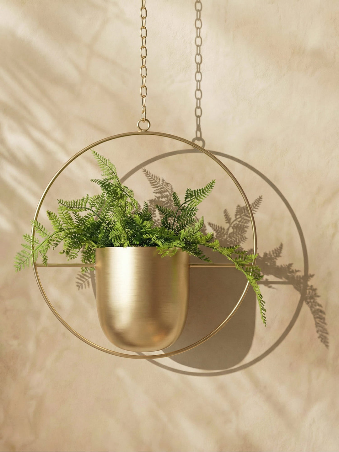 Moderner Pflanzenhänger LeafLuxe im Skandi-Stil für Innen & Außen, ideal für Hängepflanzen.