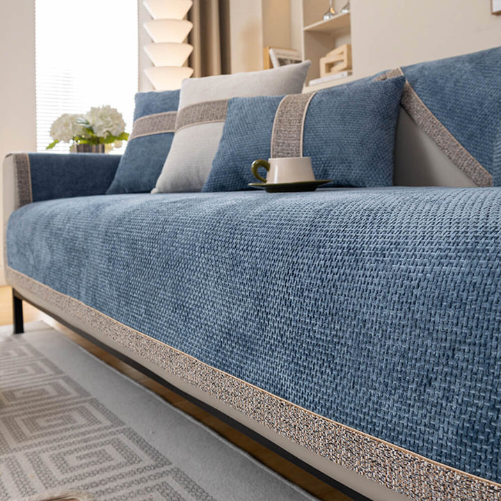 Rutschfester Sofabezug in Weiß & Grau, perfekt für modulare Sofas, als stilvoller Couchschutz.