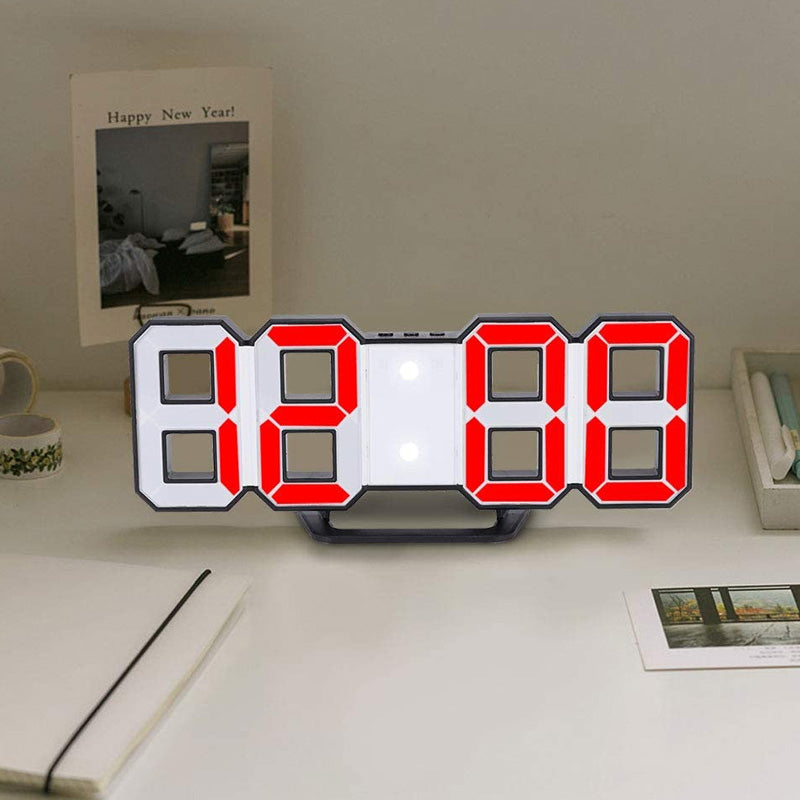 Dekorativer 3D LED Digitalwecker, beleuchtet und modern, ideal als Wohnaccessoire.
