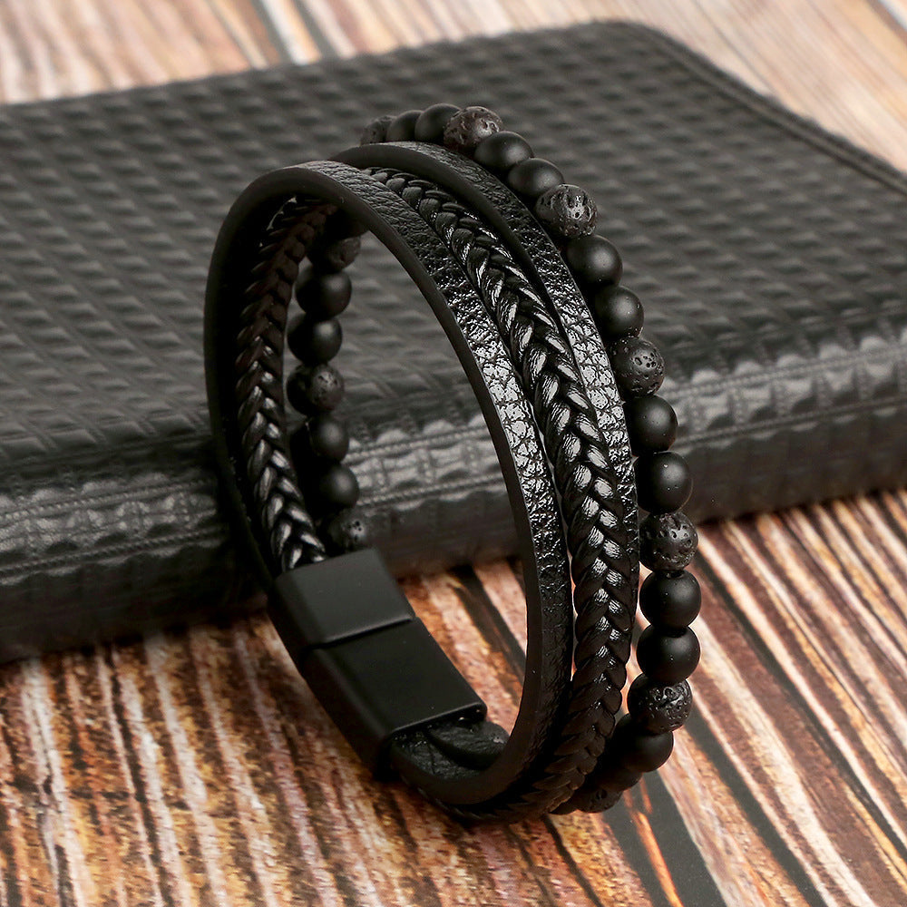 Elegantes Herren Armband-Set: Leder-Flechtarmband & Perlenarmband. Modernes Schmuck-Accessoire für Männer.