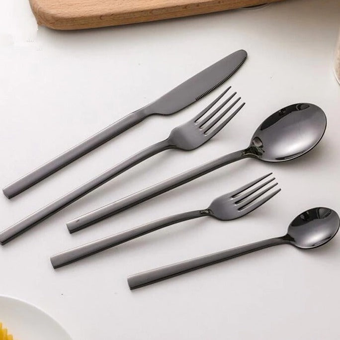 Elegantes LumiDine Besteckset als perfektes Geschenk für Zuhause, die Küche oder besondere Anlässe.