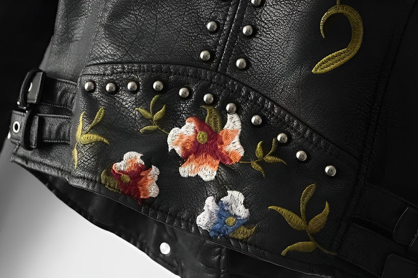 Vielseitige Damenjacke mit Blumenmuster, perfekt für stylische Alltagskombinationen. Langarm-Design.