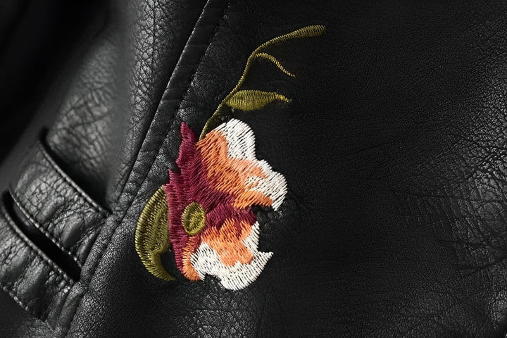 Bequeme Damen Blumenjacke, langarm. Ideal als leichte Jacke für Frühling, Sommer und Herbst.