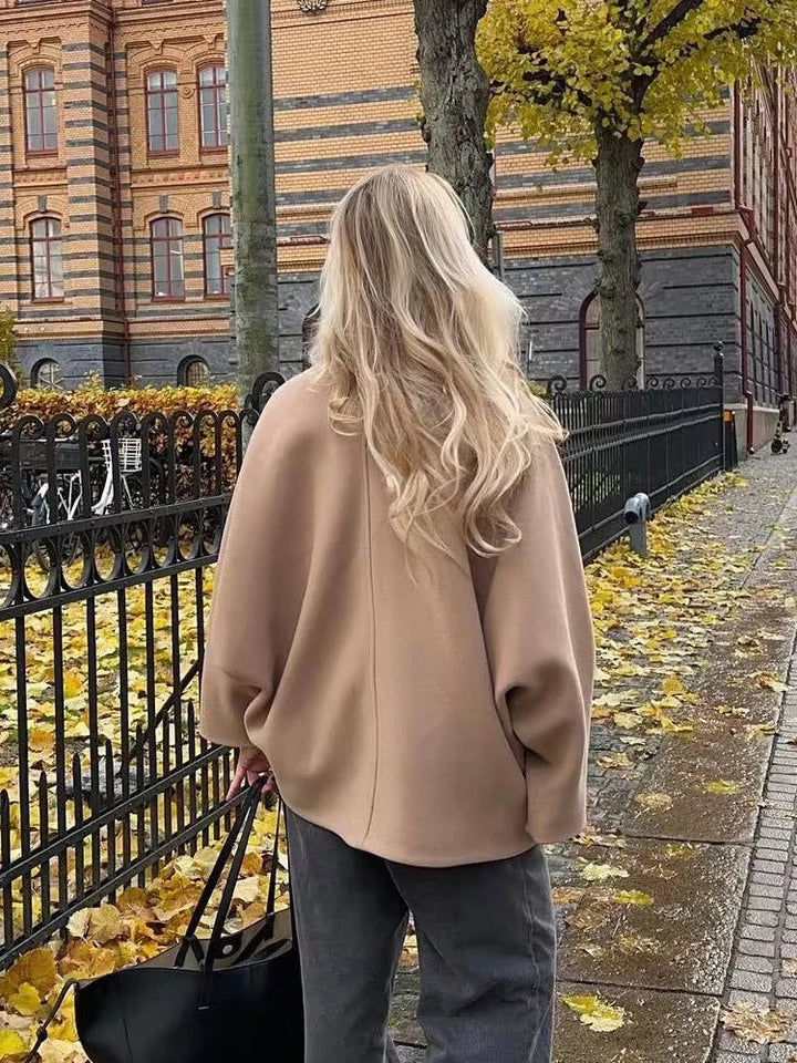 Bequeme und stilvolle Damen-Übergangsjacke im Oversized-Stil. Perfekte Frühlingsjacke für modische Outfits.