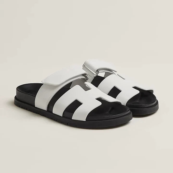 Bequeme, flache Damen Sandalen für Sommer und Urlaub. Leichte Damenschuhe für jeden Anlass und maximalen Komfort.