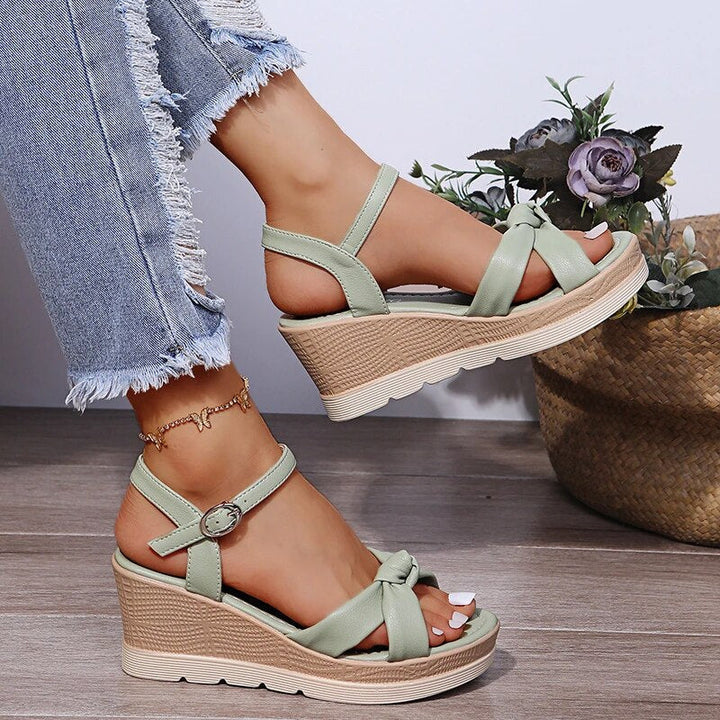 Elegante orthopädische Sandalen für Frauen, komfortabel, atmungsaktiv, perfekt für den Sommer.