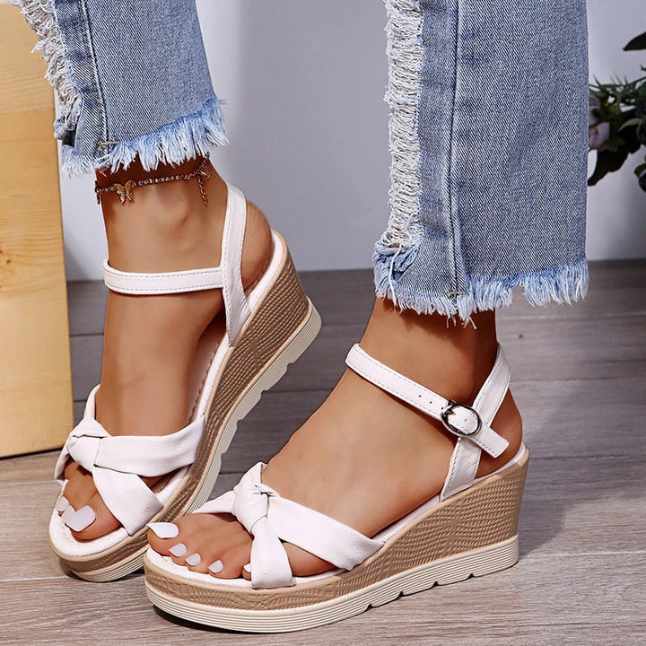 Ergonomische Damen Sandalen mit orthopädischem Fußbett, Plateau Sohle für Komfort den ganzen Tag.