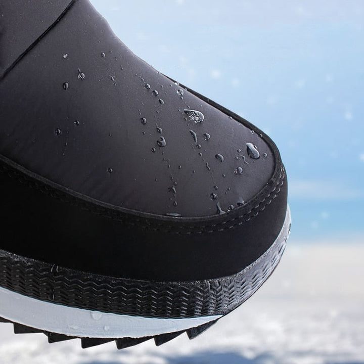 Kuschelige, warme Damen Schneestiefel, perfekt für kalte Wintertage und Spaziergänge im Schnee.