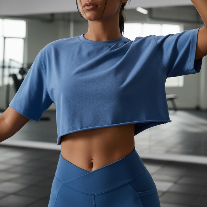 Modisches Damen Trainingscrop Top Leichtiva für stilvolle Workouts, atmungsaktiv & flexibel.