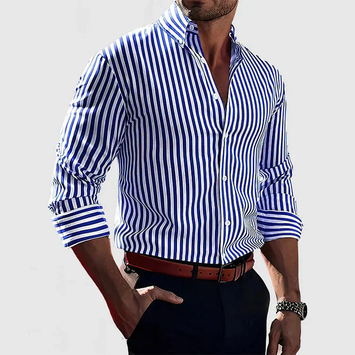 Modisches gestreiftes Herrenhemd, ideal für sommerliche Freizeitlooks. Langarmhemd mit elegantem Stil für Männer.