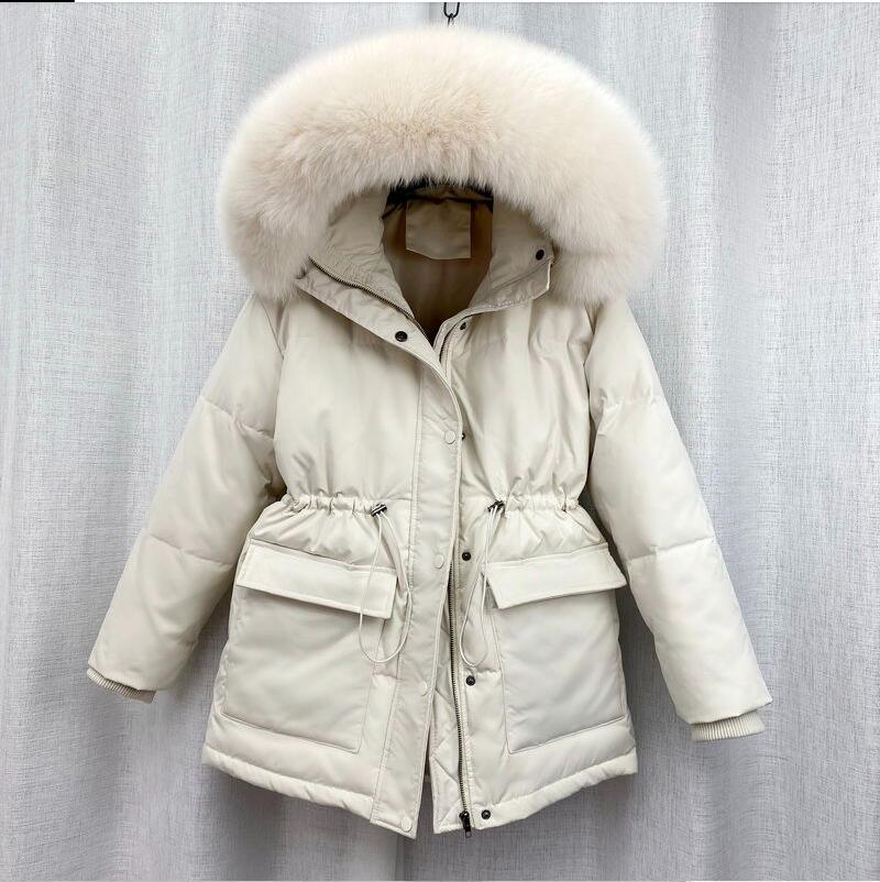 Stylischer Damen Winterparka, warmer Kälteschutz. Modische Damenjacke mit Pelzkapuze, ideal für den Winter.