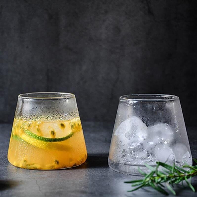 Einzigartiges Mt. Fuji Design Glas für Whisky & Bier. Japanisches Trinkgefäß mit detailreichem Gebirgsmotiv.