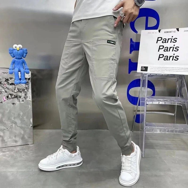 Funktionale Herren Winter-Cargohose, warm, bequem und dehnbar. Ideal als Alltagshose oder für Outdoor-Abenteuer.