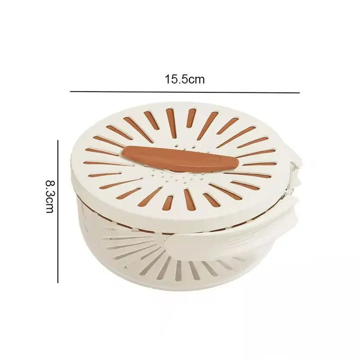 Gewaschenes Gemüse, wie Trauben und Kirschtomaten, in der 2-in-1 Aufbewahrungsbox mit Deckel.
