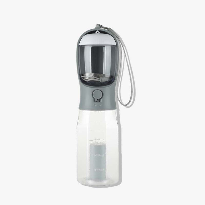 Multifunktionale Hunde-Trinkflasche 3-in-1 mit Wasser, Futterbehälter & Kotbeutelspender für unterwegs.