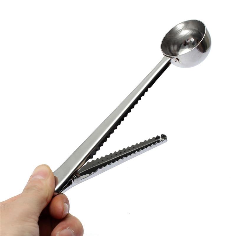 Praktischer Silber-Kaffeelöffel aus Edelstahl mit Clip für die Küche und Kaffeeliebhaber.
