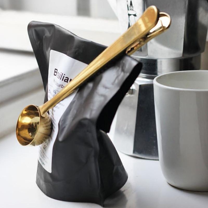 Edelstahl-Kaffeelöffel mit Clip, ideal zum Verschließen von Kaffeebeuteln und Frischhalten des Aromas.